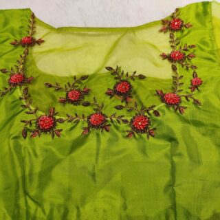 ðºwork blouse on organza with silk fabric
ðº Flower work
ðºCan be customised in any colour and size
ðºFor enquiries DM or watsapp to 9367777377

#blousedesign #arts #artstagram ##aariworkblouse #organza #floral #floralworkshop #arts_gallery #arts_magazine